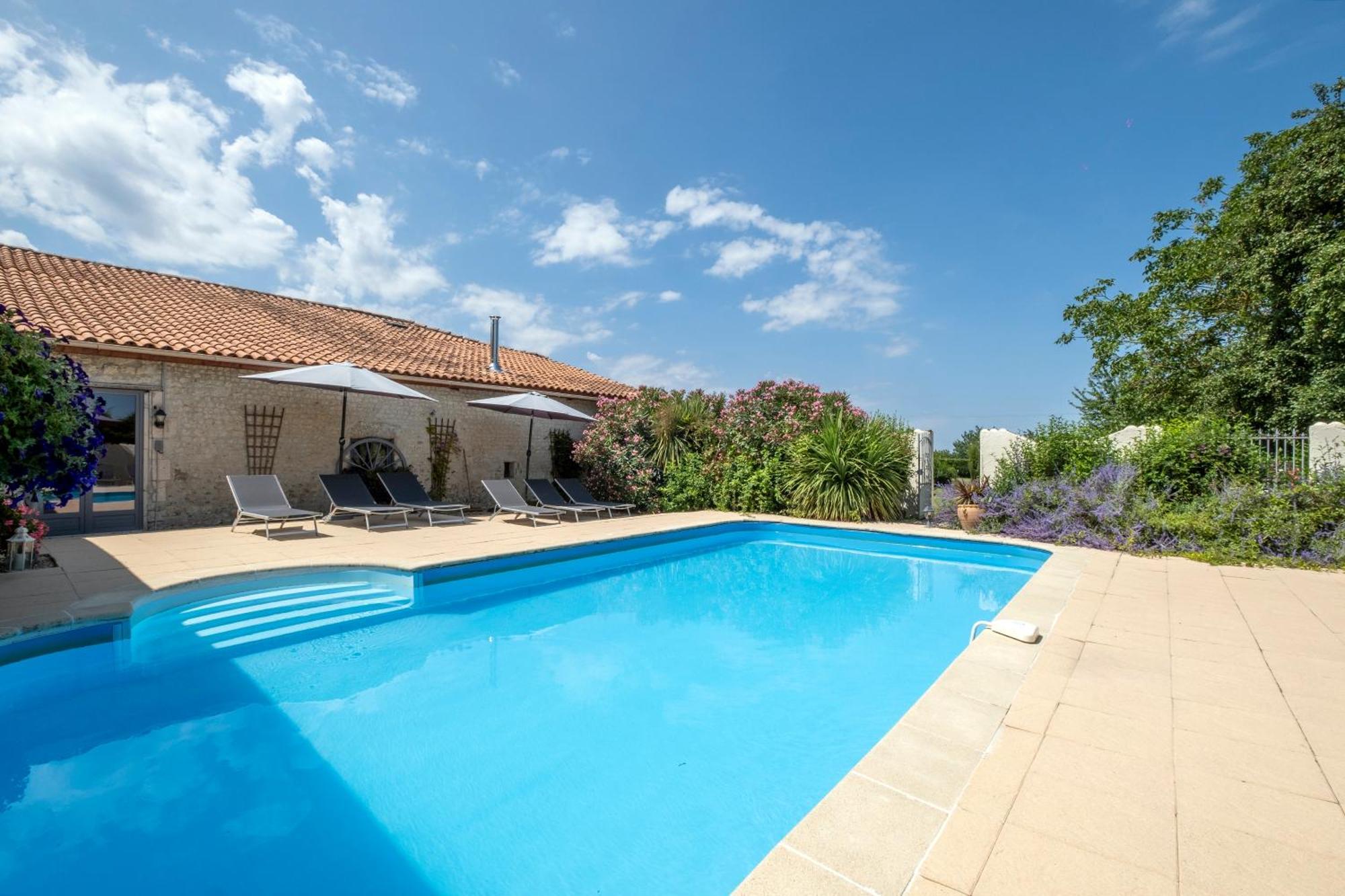 Domaine Chez Les Rois Bed & Breakfast Berneuil  Dış mekan fotoğraf